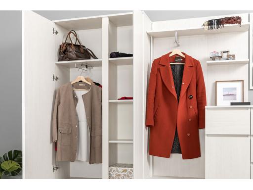 Ника моби прихожая